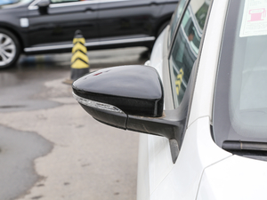 2017280TSI ԄR-Line ^