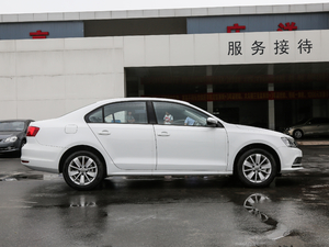 2017款1.6L 手动时尚型 整体外观