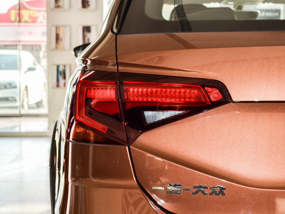 2017εI(lng) 230TSI DSGA