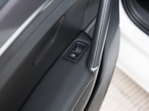 2017280TSI ԄR-Linefvo g