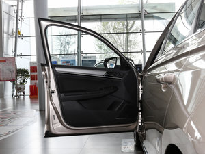 2017230TSI DSGm {λ܇T