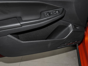 2017230TSI DSG\Ӱ ǰTg