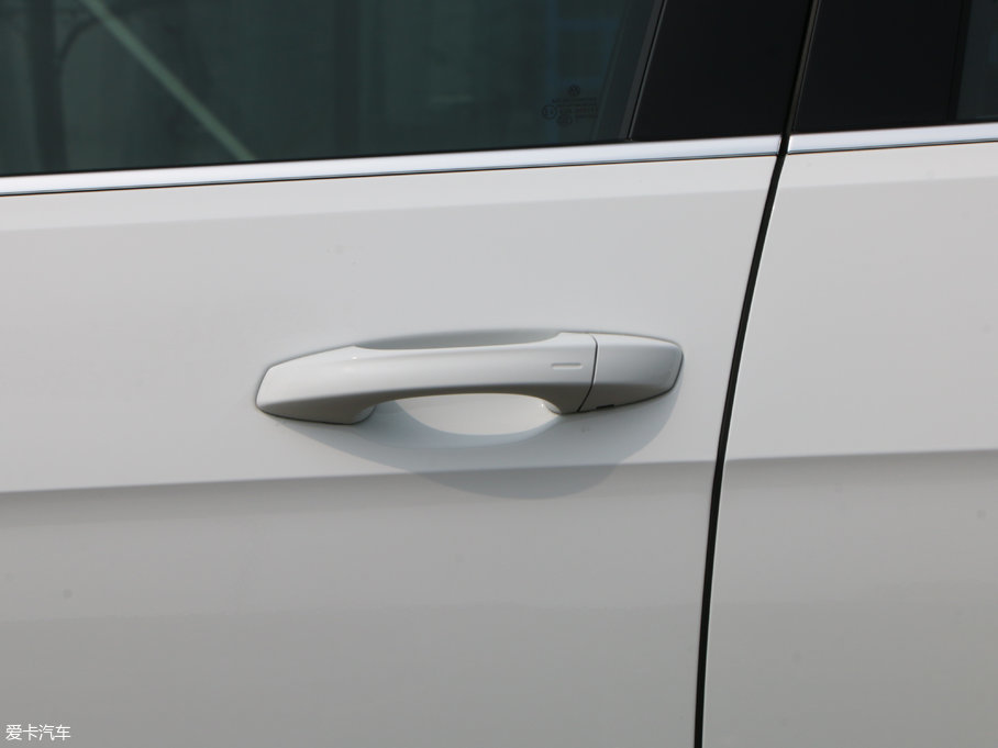 2018ߠ 280TSI ԄR-Line