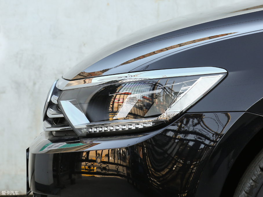 2018���~�v 380TSI DSG ���A��