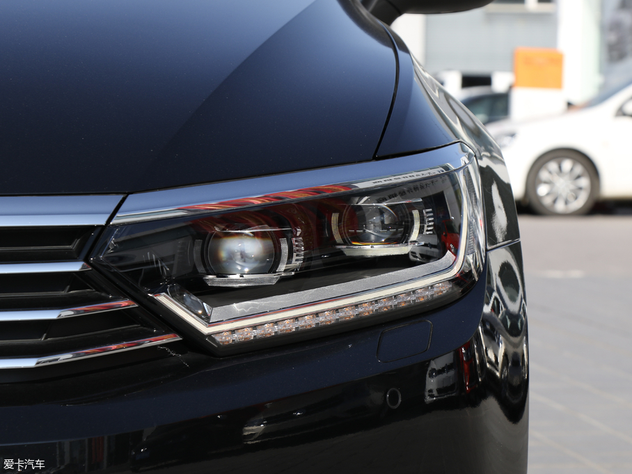 2018���~�v 380TSI DSG ���F��