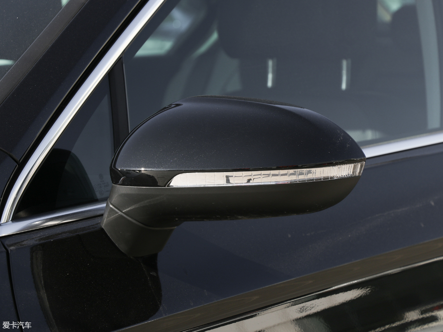 2018���~�v 380TSI DSG ���F��