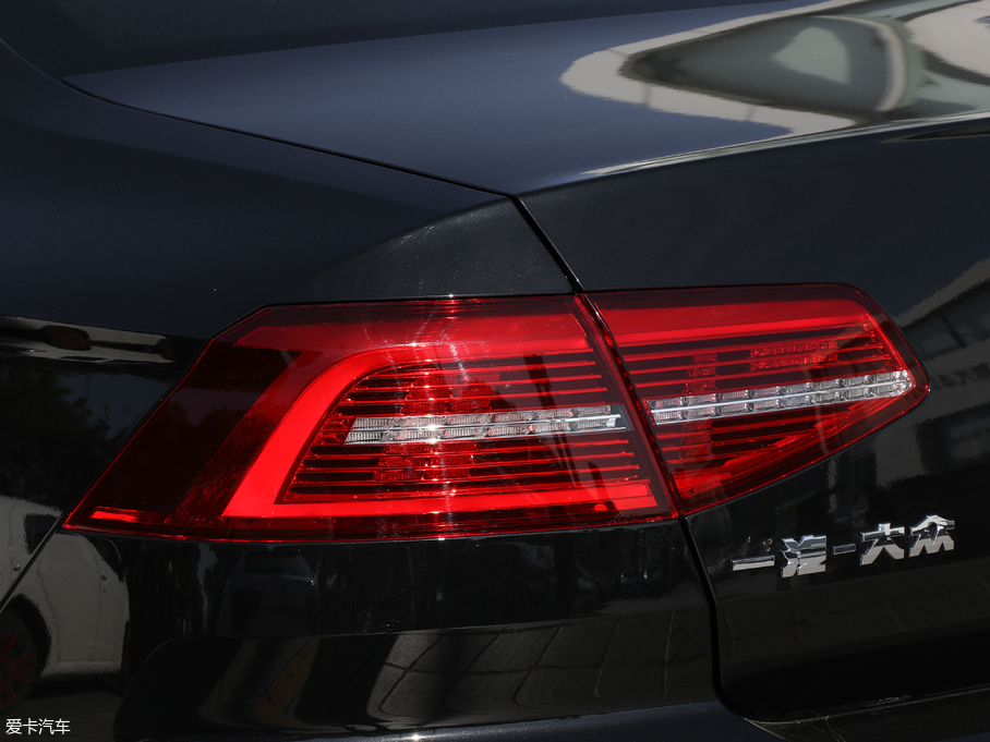 2018���~�v 380TSI DSG ���F��