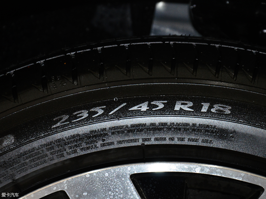 2018���~�v 330TSI DSG ���F��