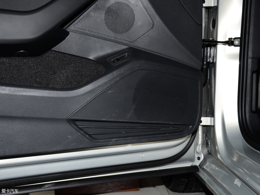 2018���~�v 330TSI DSG ���F��