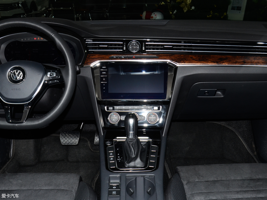 2018���~�v 330TSI DSG ���F��