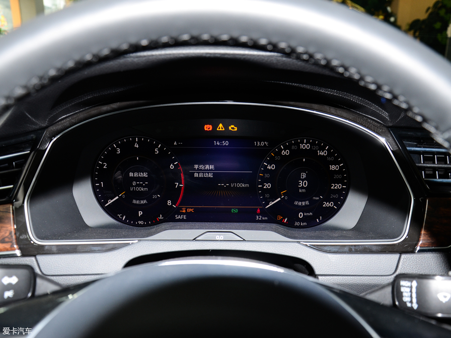 2018���~�v 330TSI DSG ���F��