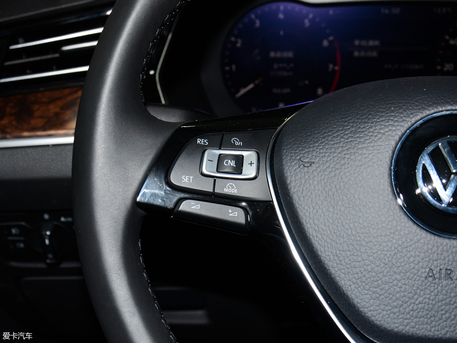 2018���~�v 330TSI DSG ���F��