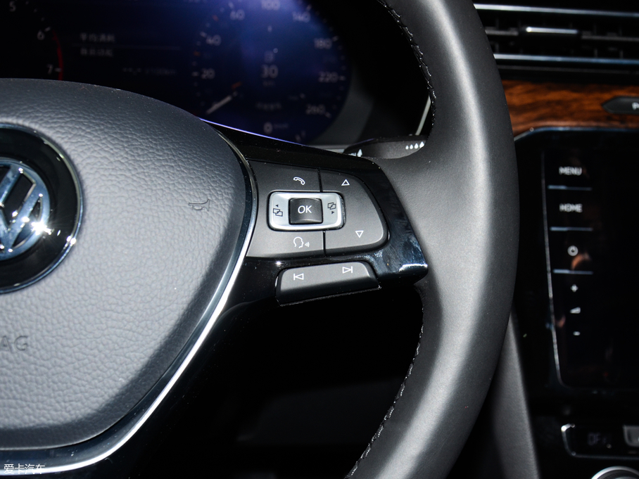 2018���~�v 330TSI DSG ���F��