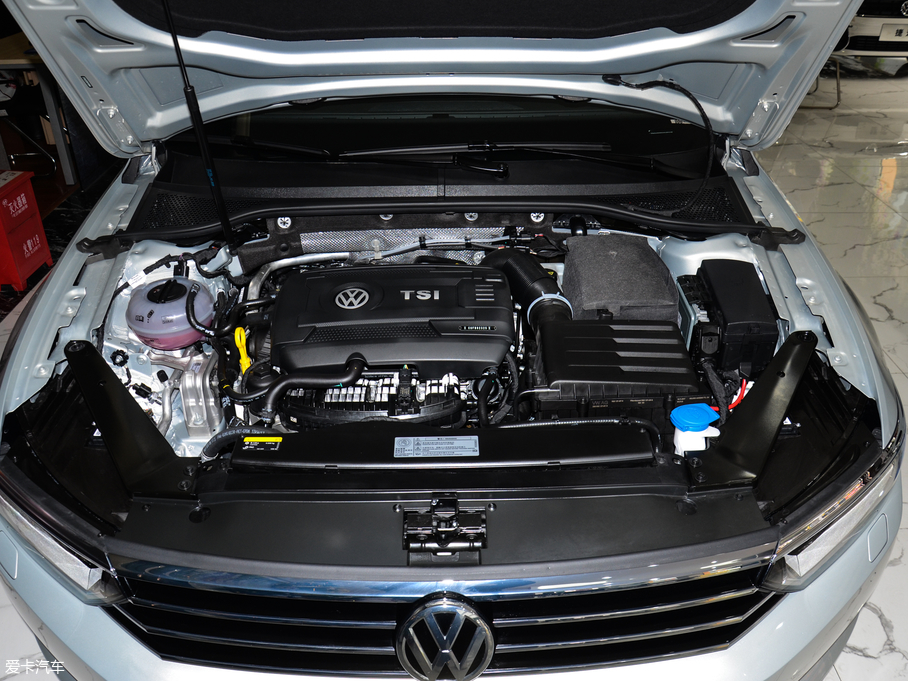 2018���~�v 330TSI DSG ���F��