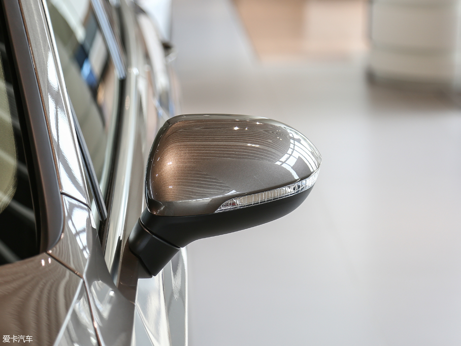 2018~v Ŀ 330TSI DSG A