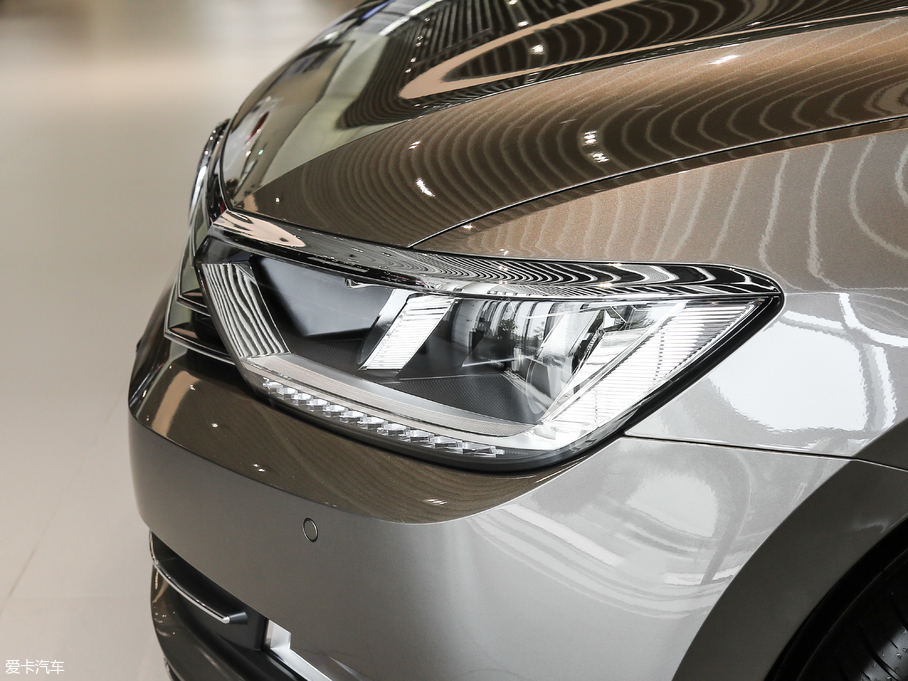 2018~v Ŀ 330TSI DSG A