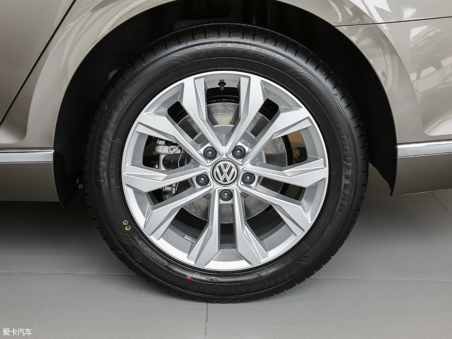 2018~v Ŀ 330TSI DSG A