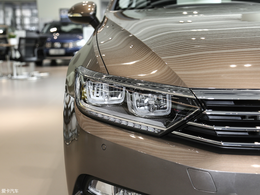 2018~v Ŀ 330TSI DSG A