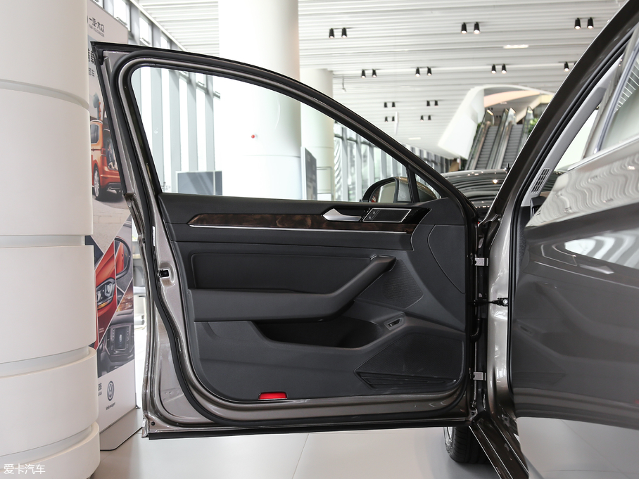 2018~v Ŀ 330TSI DSG A