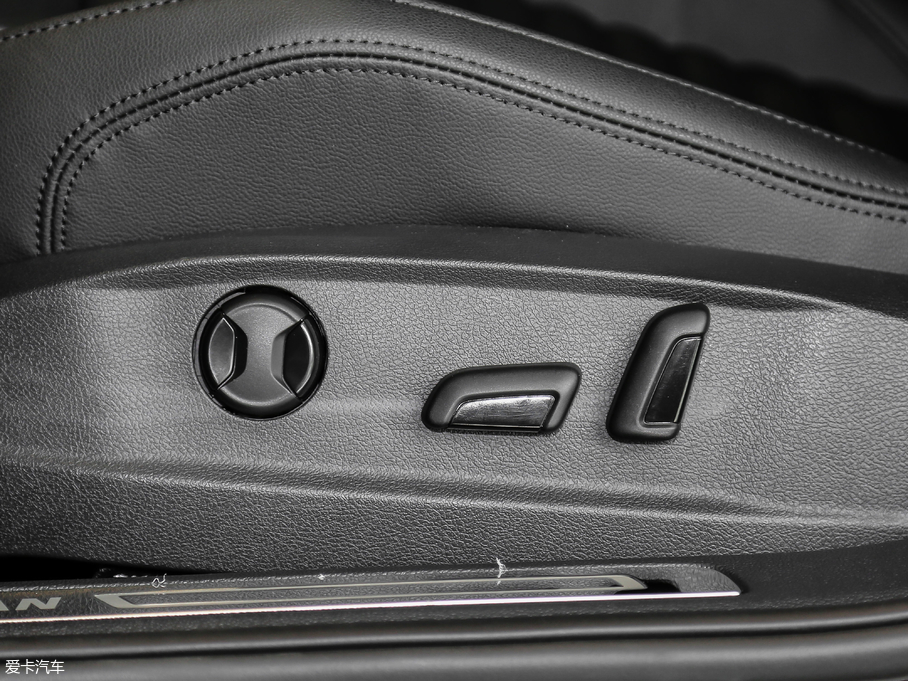 2018~v Ŀ 330TSI DSG A