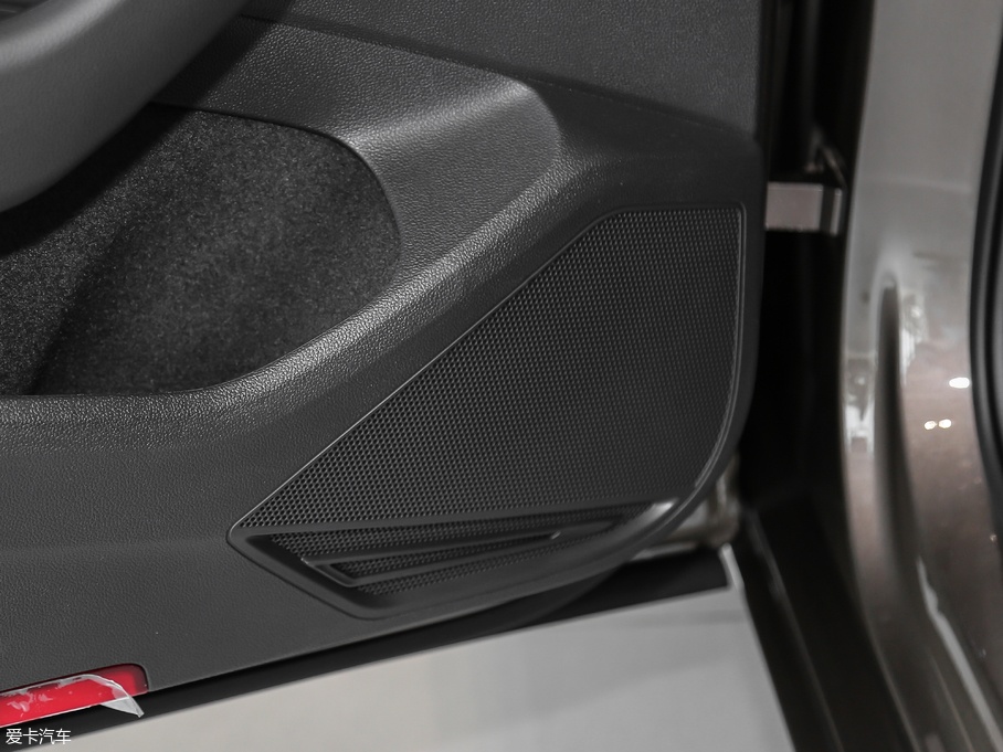 2018~v Ŀ 330TSI DSG A