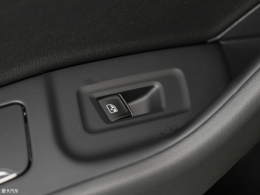 2018~v Ŀ 330TSI DSG A