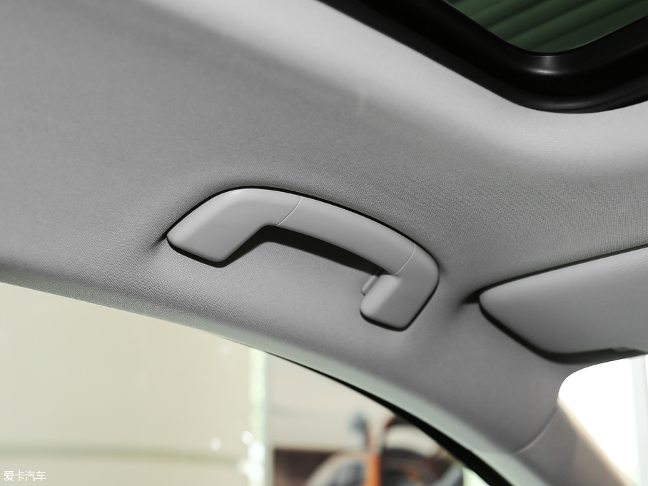 2018~v Ŀ 330TSI DSG A