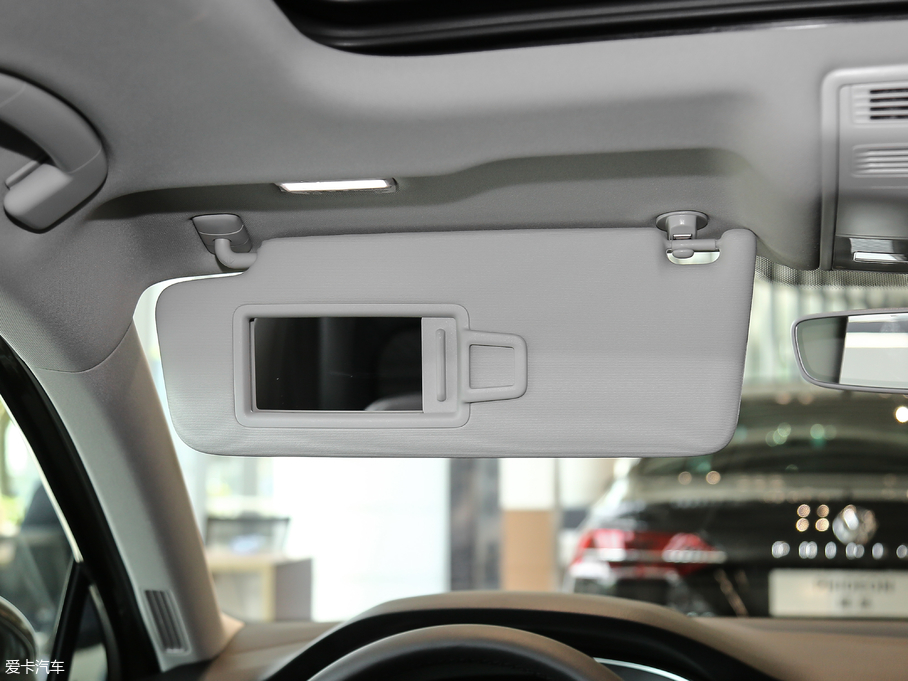 2018~v Ŀ 330TSI DSG A