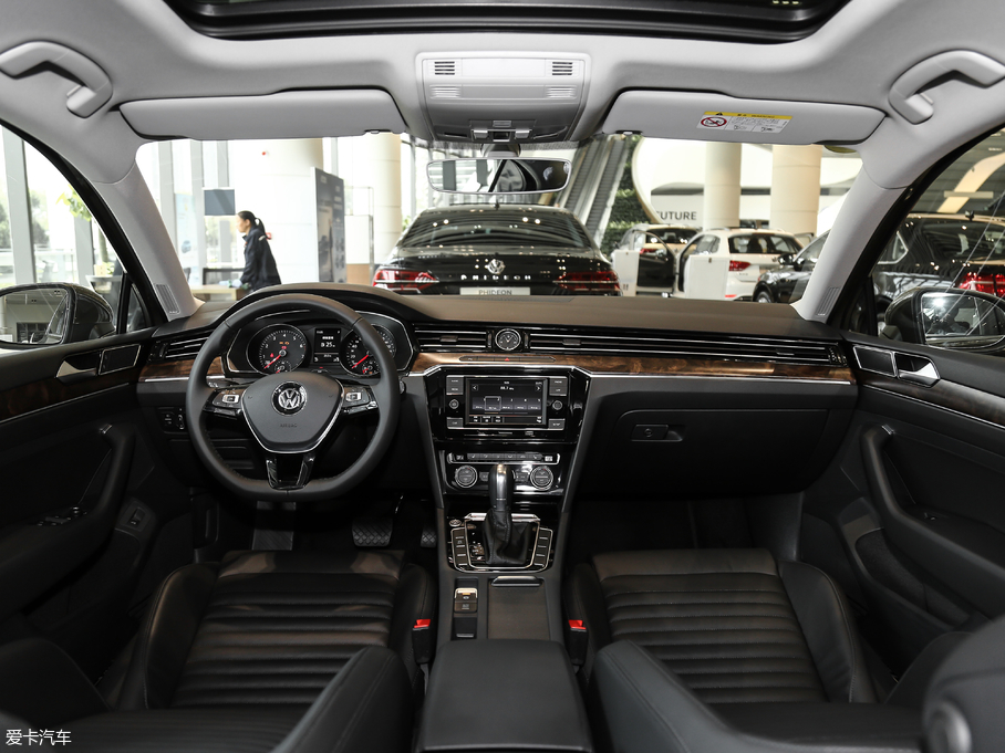 2018~v Ŀ 330TSI DSG A