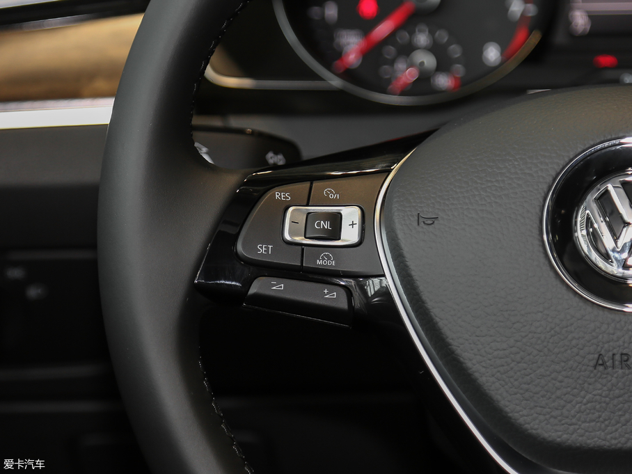 2018~v Ŀ 330TSI DSG A