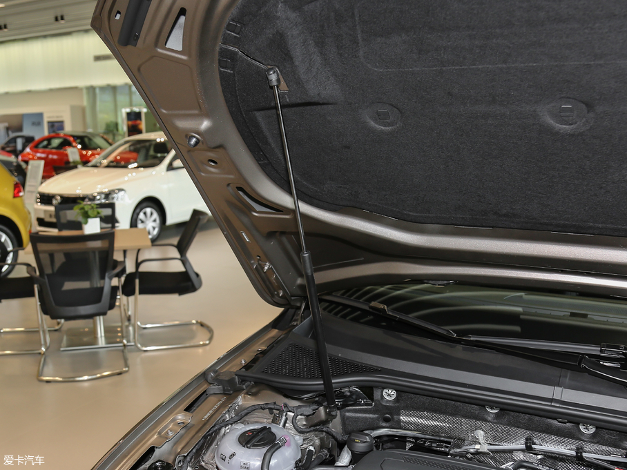 2018~v Ŀ 330TSI DSG A