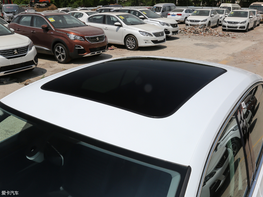 2018~v Ŀ 330TSI DSG A