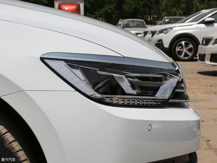 2018~v Ŀ 330TSI DSG A