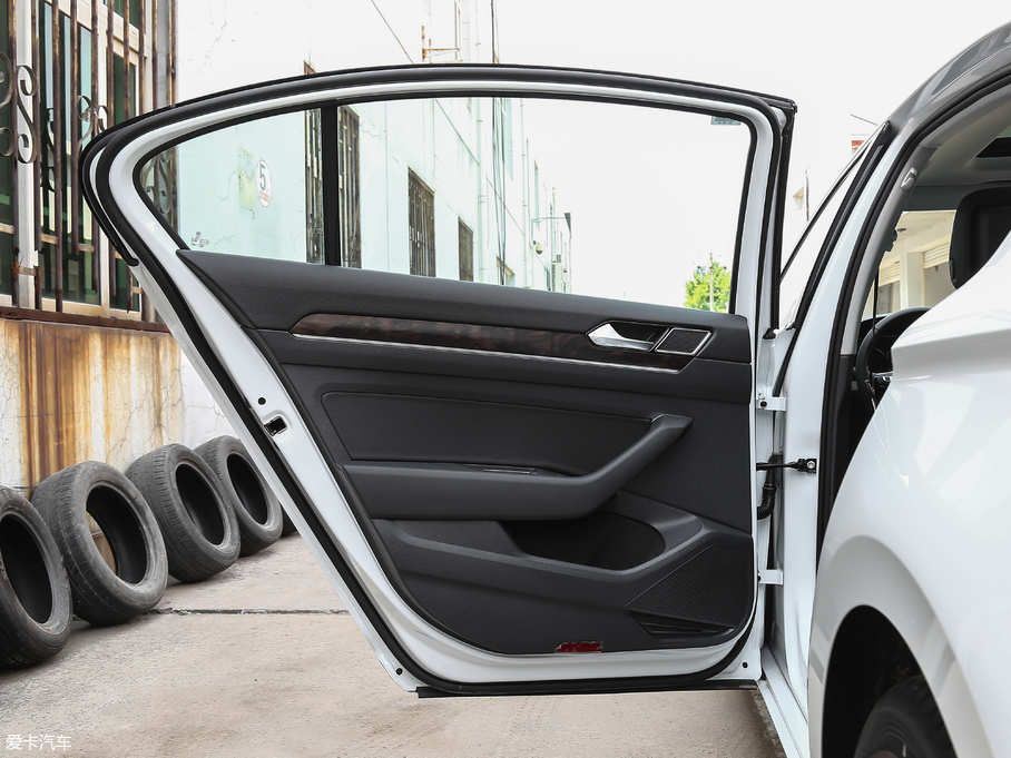 2018���~�v �Ŀ� 330TSI DSG ���A��