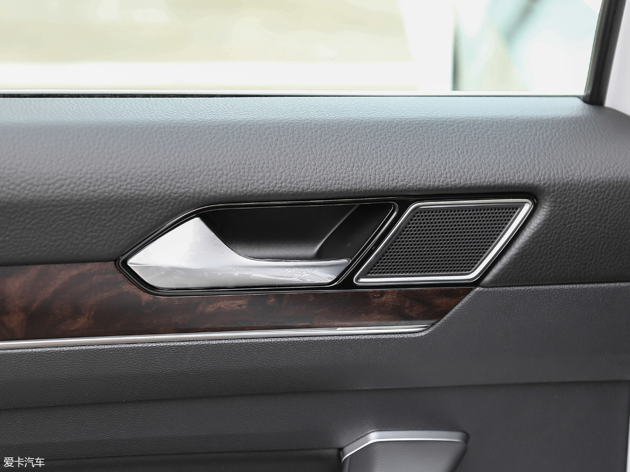 2018~v Ŀ 330TSI DSG A