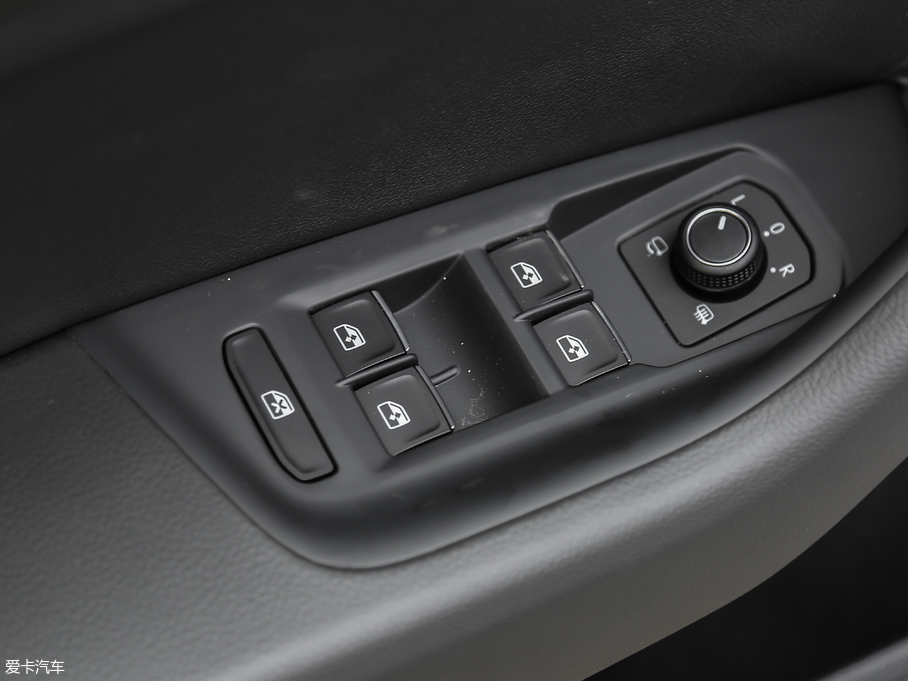 2018~v Ŀ 330TSI DSG A