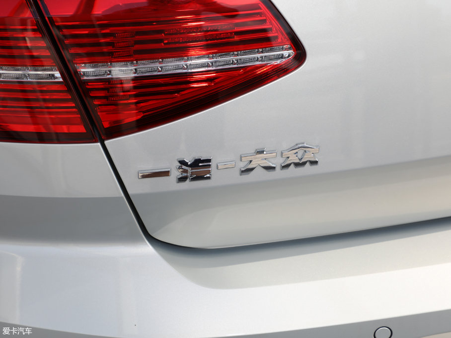 2018~v Ŀ 330TSI DSG A