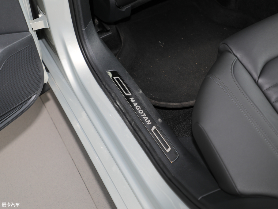 2018~v Ŀ 330TSI DSG A