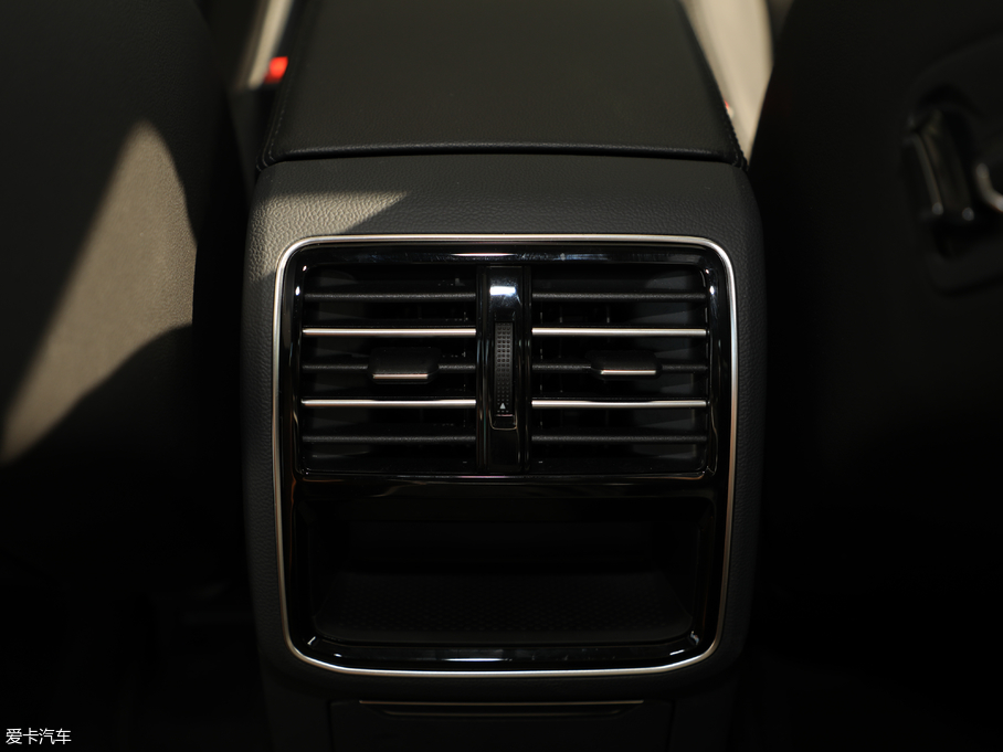 2018~v Ŀ 330TSI DSG A