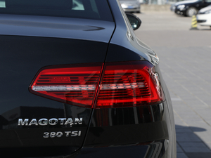 2018款380TSI DSG 尊贵型 尾灯