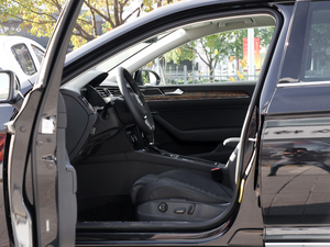 2018款380TSI DSG 尊贵型 前排空间