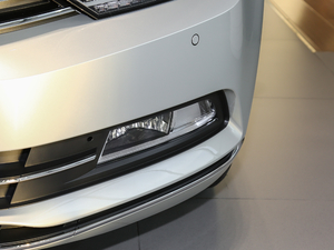2018款330TSI DSG 豪华型 前雾灯