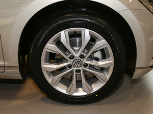 2018款330TSI DSG 豪华型 轮圈