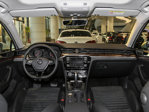 2018款330TSI DSG 豪华型 内饰全景