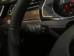 2018330TSI DSG A п؅^