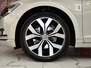 2018款330TSI DSG 尊贵型 轮圈