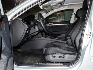 2018款330TSI DSG 尊贵型 前排空间