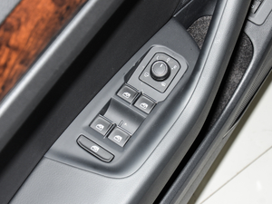 2018款330TSI DSG 尊贵型 主驾车窗控制区	