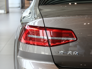 2018Ŀ 330TSI DSG A ^