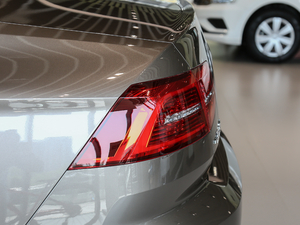 2018Ŀ 330TSI DSG A (x)(ji)^